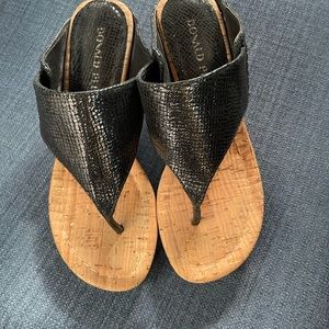 Donald Pliner black wedges